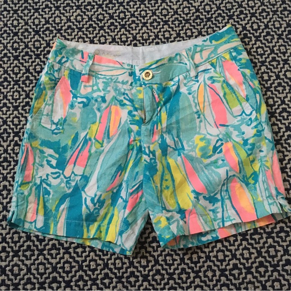 NWOT Lilly Pulitzer Beach & Bae print Jayne shorts surfboards - Picture 1 of 3